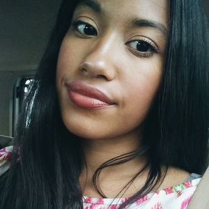 Meet your Posher, Yaniris